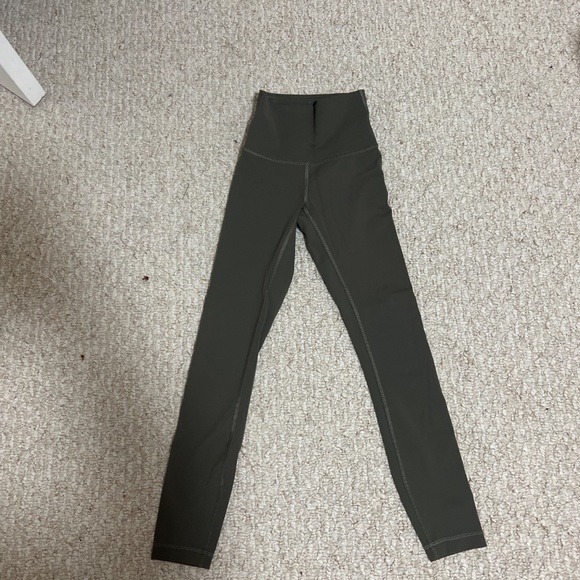 Lulu lemon leggings size 0 - Picture 2 of 3